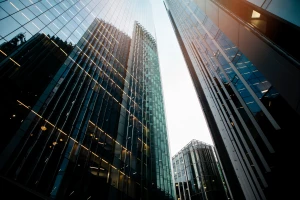 Integracja bazy danych produktów z technologiami śledzenia (RFID, IoT) w luksemburskim łańcuchu dostaw